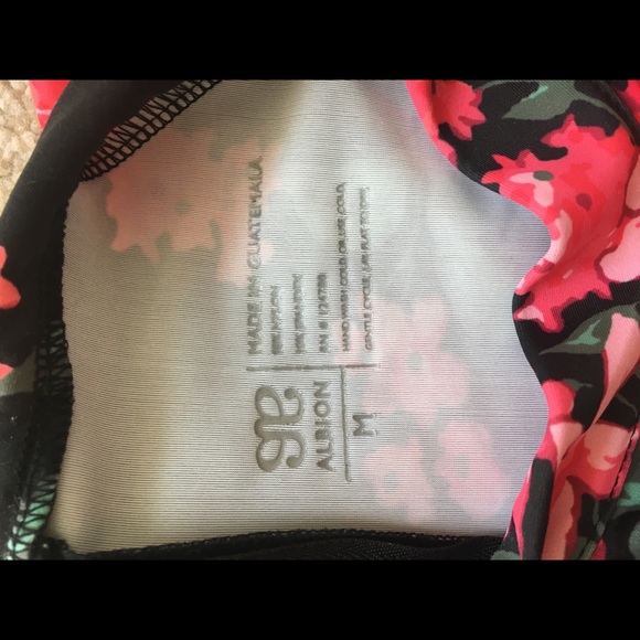 Albion Fit Antigua RashGuard Size M - Picture 3 of 3